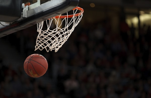 NBA新赛季湖人队与勇士队实力对比数据分析